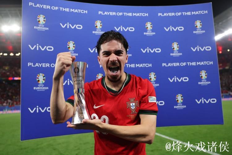 维蒂尼亚是第九位欧冠对英格兰球队戴帽球员,也 维蒂尼亚是第九位欧冠对英格兰球队戴帽球员,也