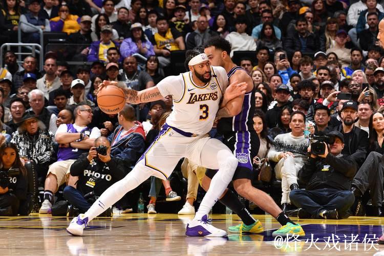 浓眉36+15+8里夫斯26+16 湖人横扫国王致其6连败